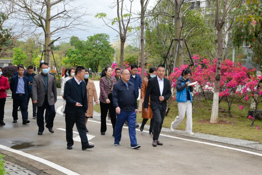 市政協(xié)到我校調(diào)研職業(yè)教育高質(zhì)量發(fā)展工作(圖1)