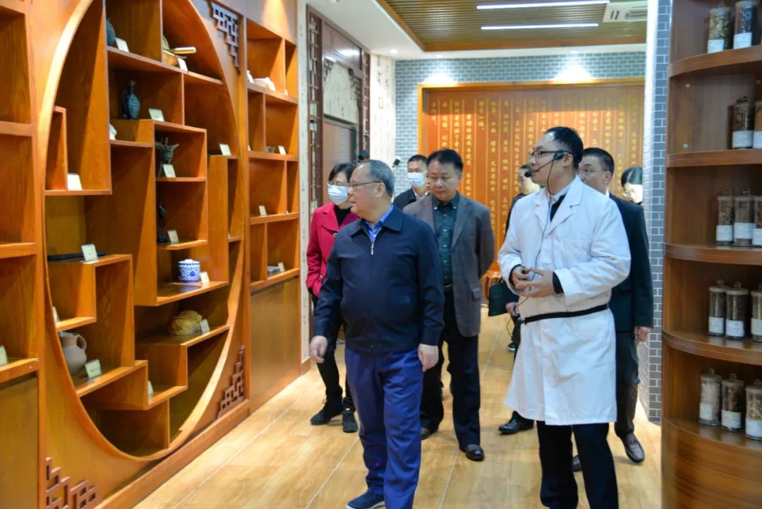 市政協(xié)到我校調(diào)研職業(yè)教育高質(zhì)量發(fā)展工作(圖3)