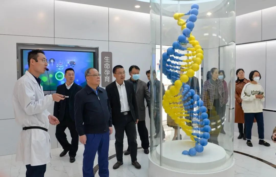 市政協(xié)到我校調(diào)研職業(yè)教育高質(zhì)量發(fā)展工作(圖2)