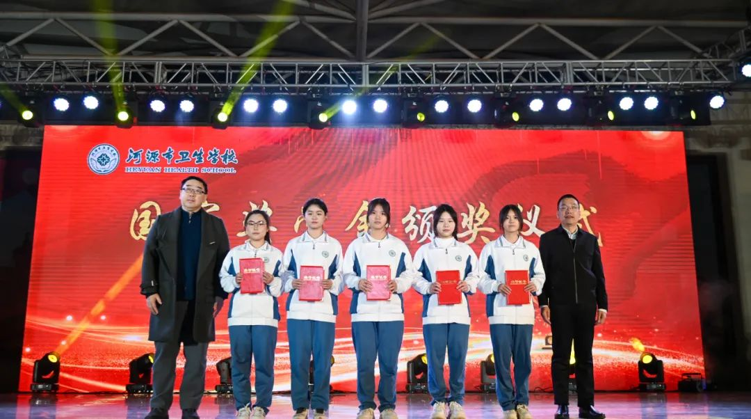 我校舉辦2024年“醫(yī)彩紛呈 喜迎新年”元旦文藝晚會暨優(yōu)秀學(xué)子頒獎儀式(圖3)